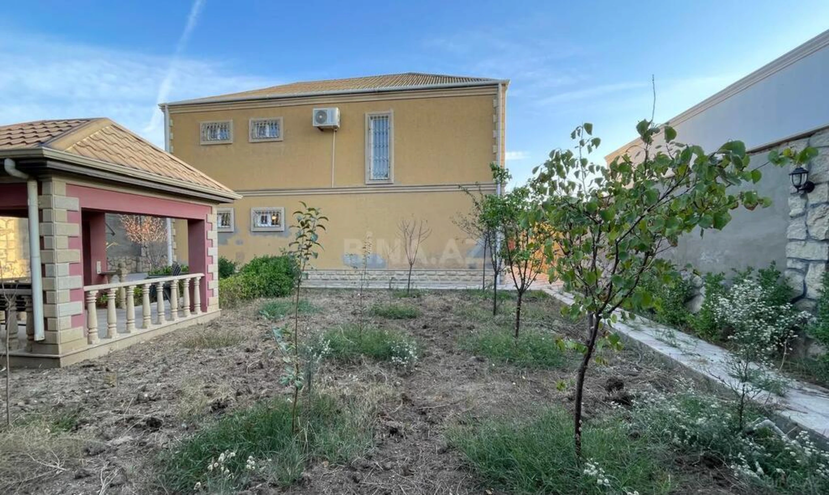 Satılır 5 otaqlı həyət evi 165 m²