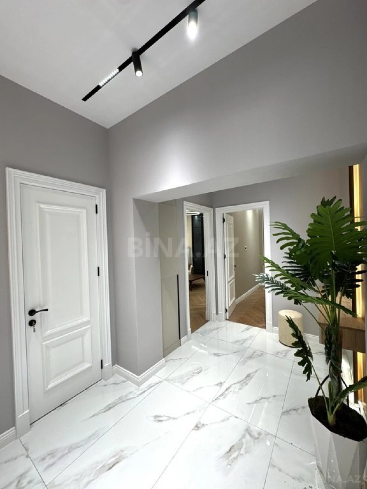 Satılır 2 otaqlı mənzil 68 m²