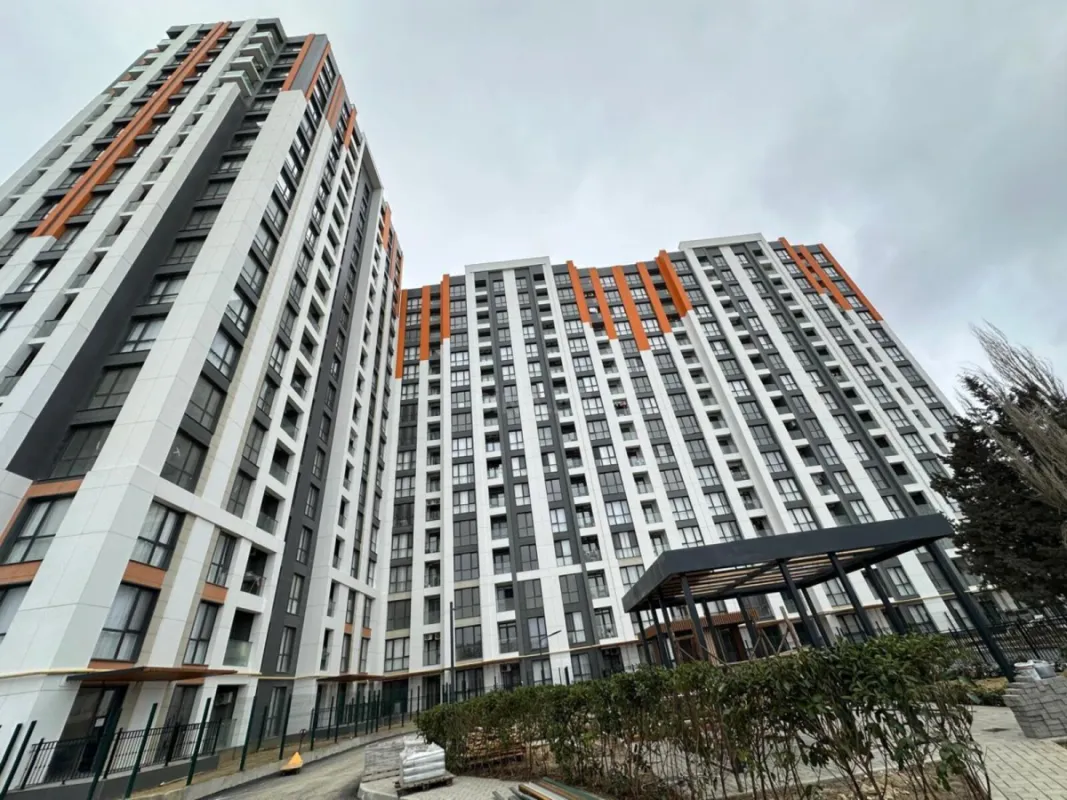 Satılır 4 otaqlı mənzil 123.6 m²