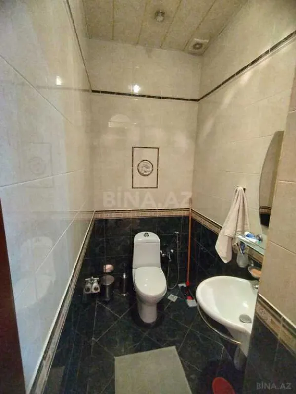 Satılır 6 otaqlı həyət evi 600 m²