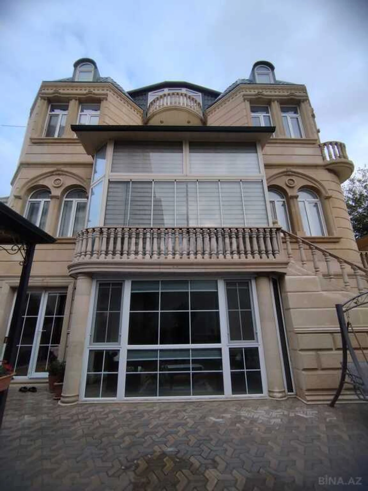 Satılır 6 otaqlı həyət evi 600 m²