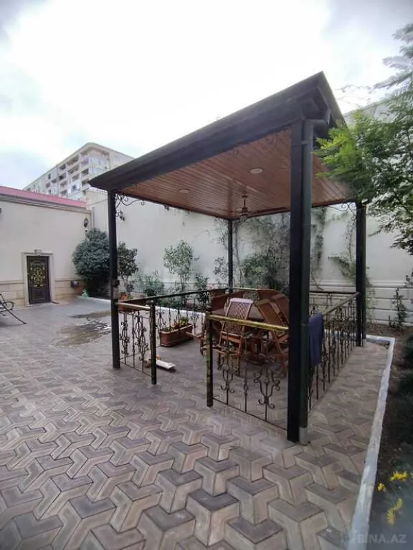 Satılır 6 otaqlı həyət evi 600 m²