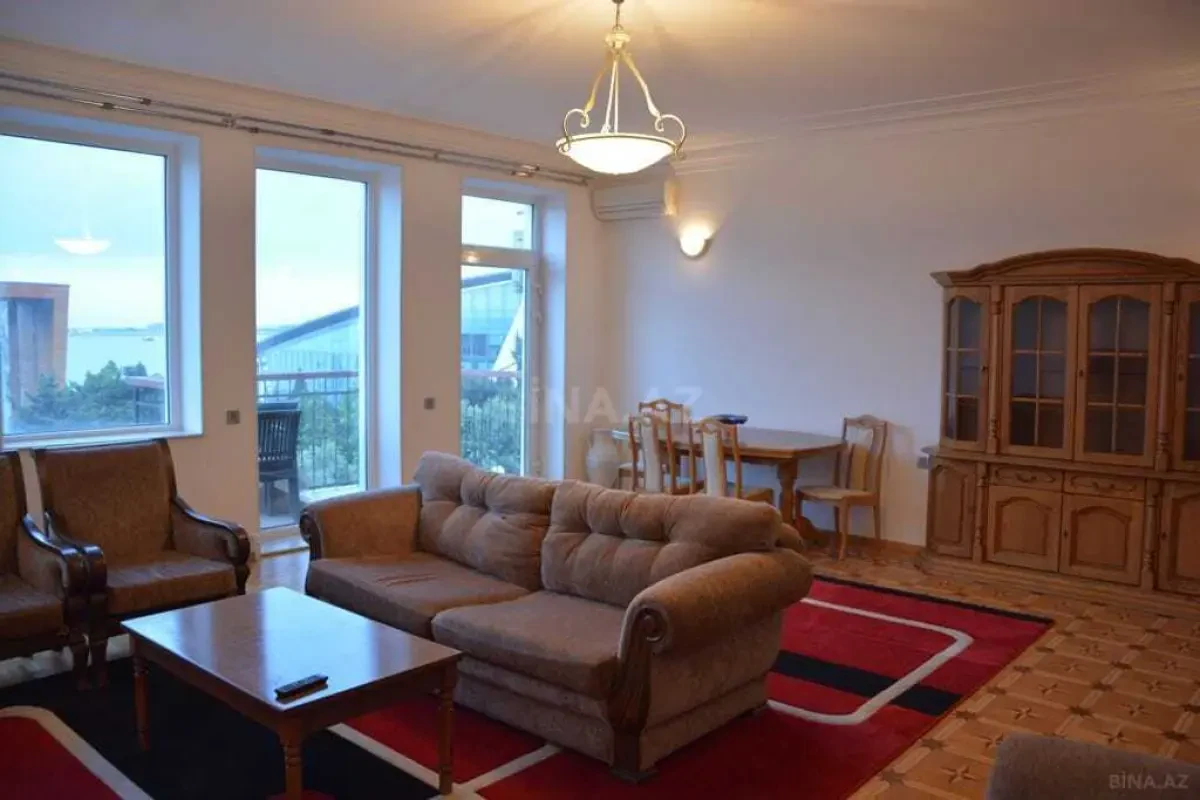 Satılır 4 otaqlı mənzil 150 m²