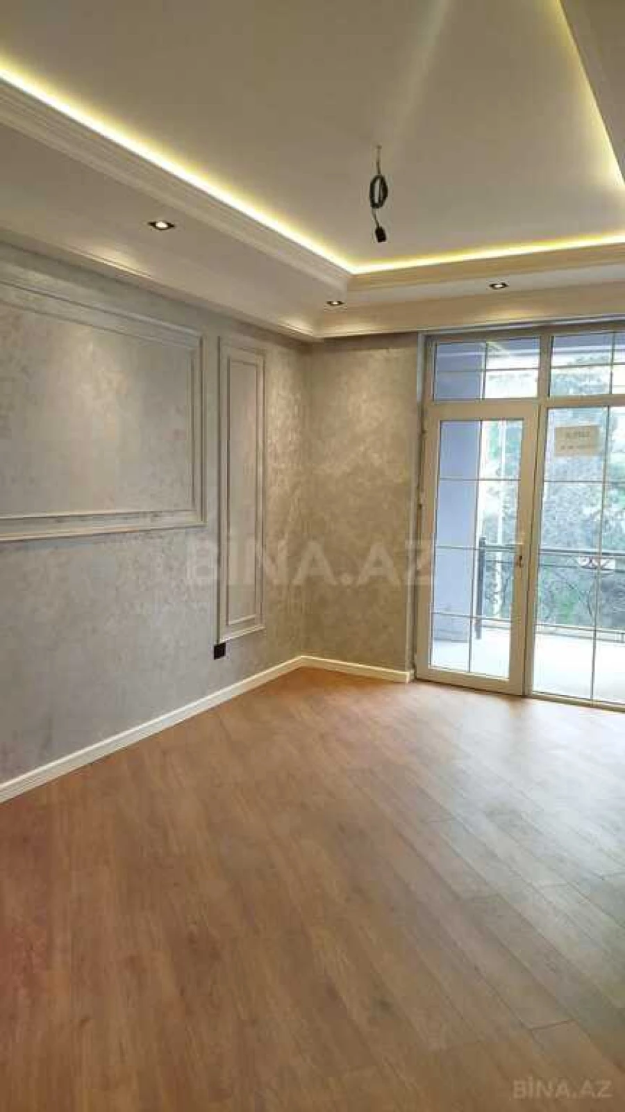 Satılır 3 otaqlı mənzil 114 m²