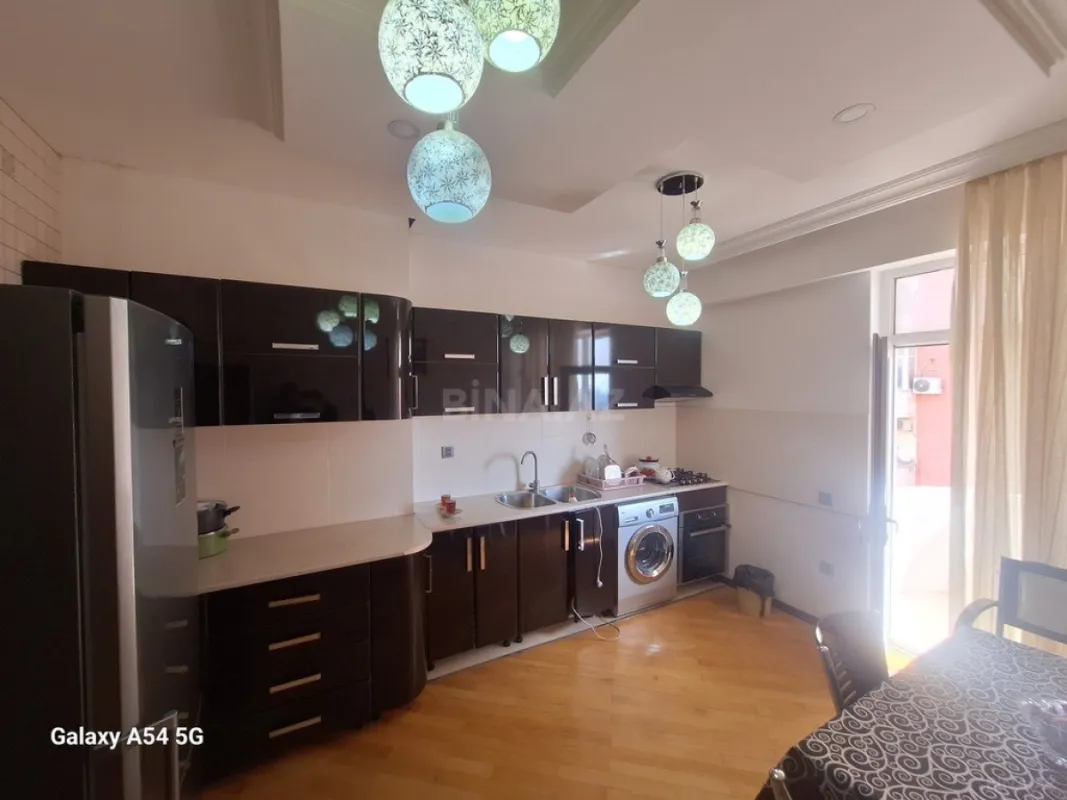 Satılır 2 otaqlı mənzil 100 m²