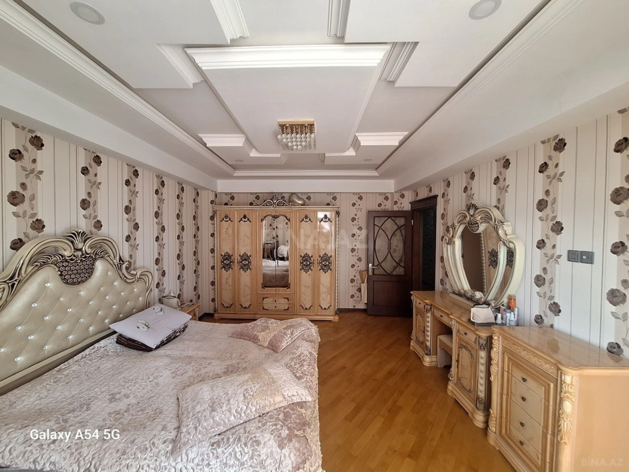 Satılır 2 otaqlı mənzil 100 m²