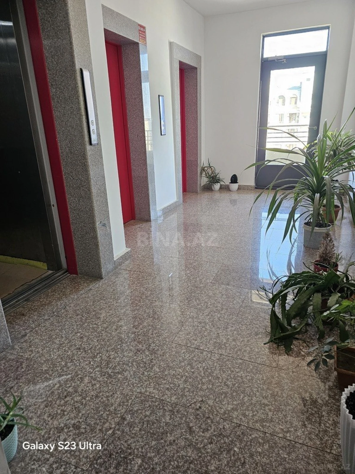 Satılır 3 otaqlı mənzil 140 m²