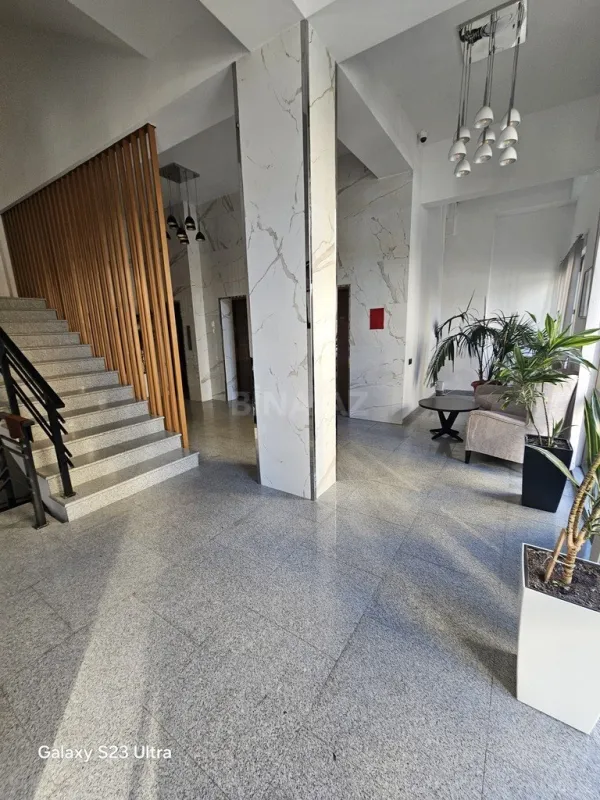 Satılır 3 otaqlı mənzil 140 m²