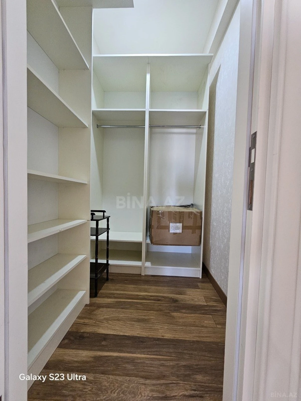 Satılır 3 otaqlı mənzil 140 m²