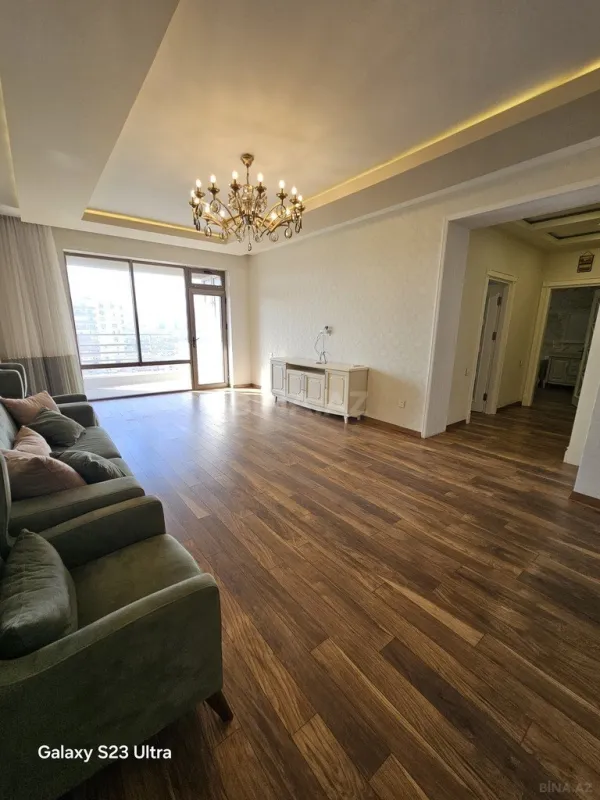 Satılır 3 otaqlı mənzil 140 m²