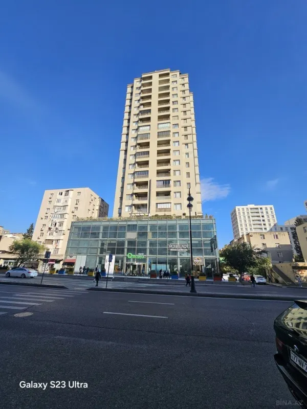 Satılır 3 otaqlı mənzil 140 m²