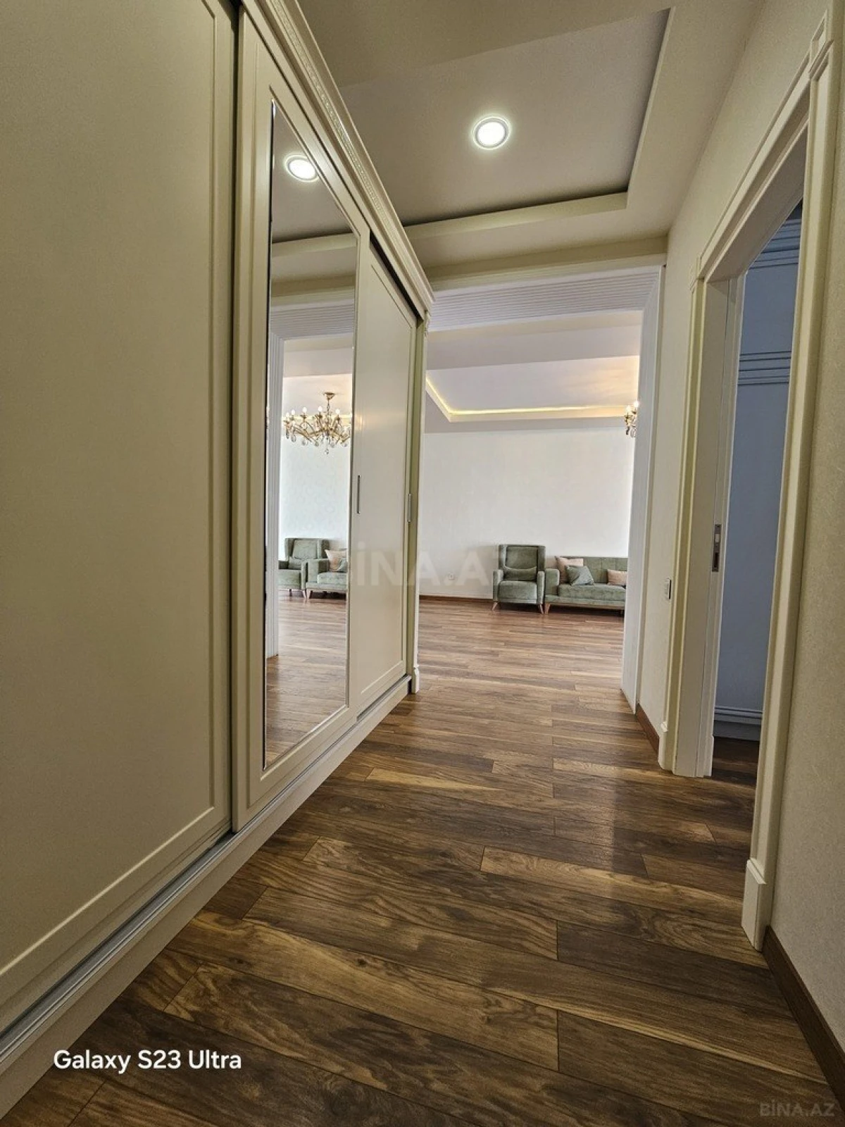 Satılır 3 otaqlı mənzil 140 m²