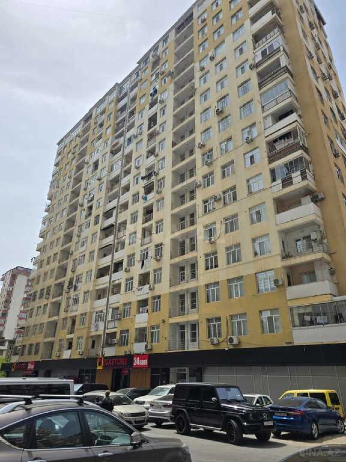 Satılır 4 otaqlı mənzil 158 m²