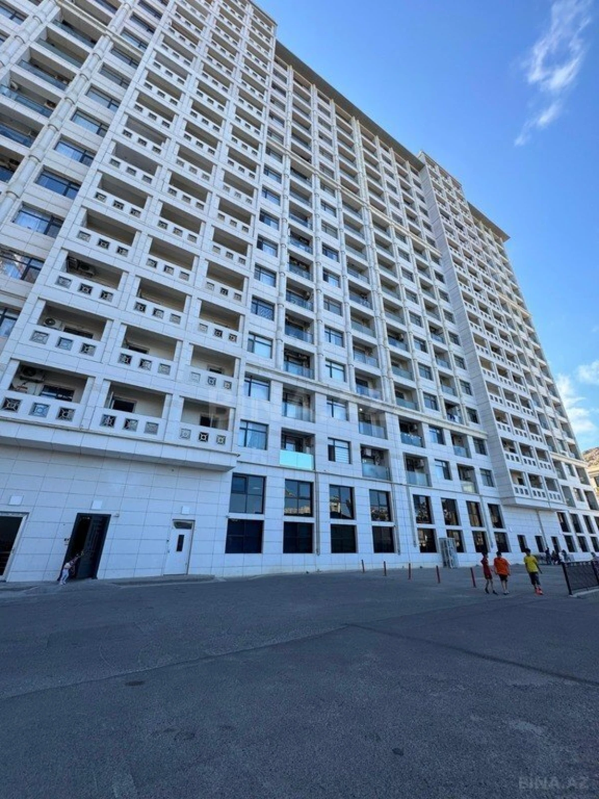 Satılır 3 otaqlı mənzil 154 m²