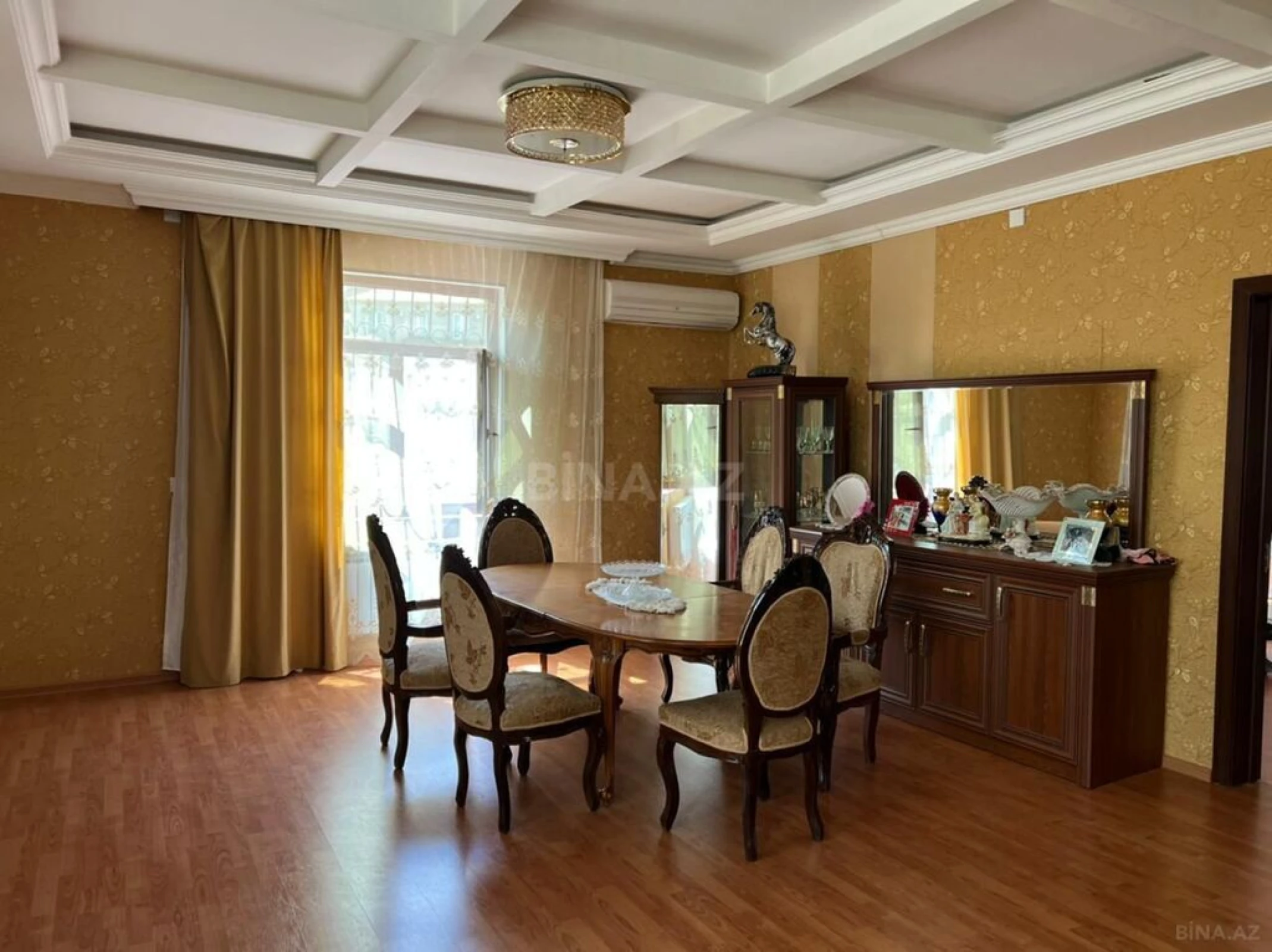 Satılır 6 otaqlı həyət evi 300 m²