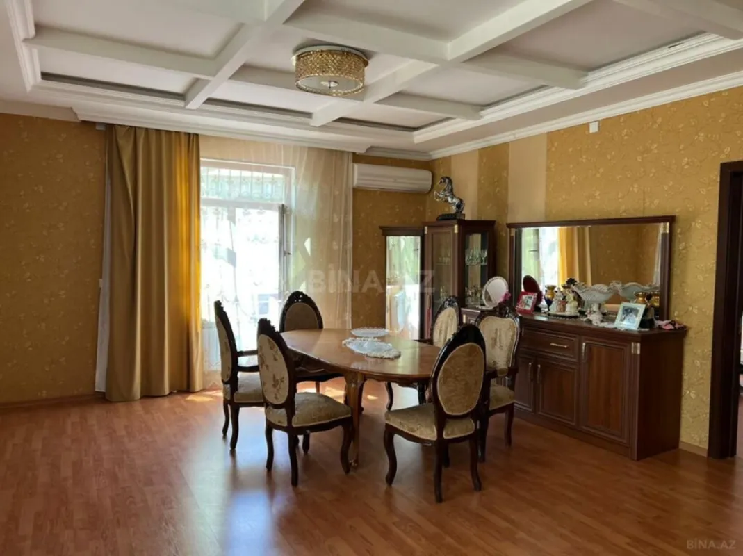 Satılır 6 otaqlı həyət evi 300 m²