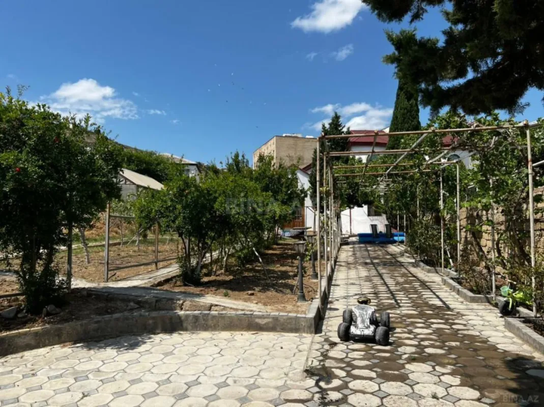 Satılır 6 otaqlı həyət evi 300 m²