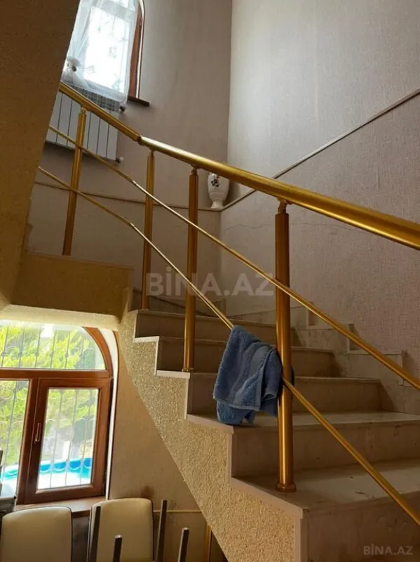 Satılır 6 otaqlı həyət evi 300 m²