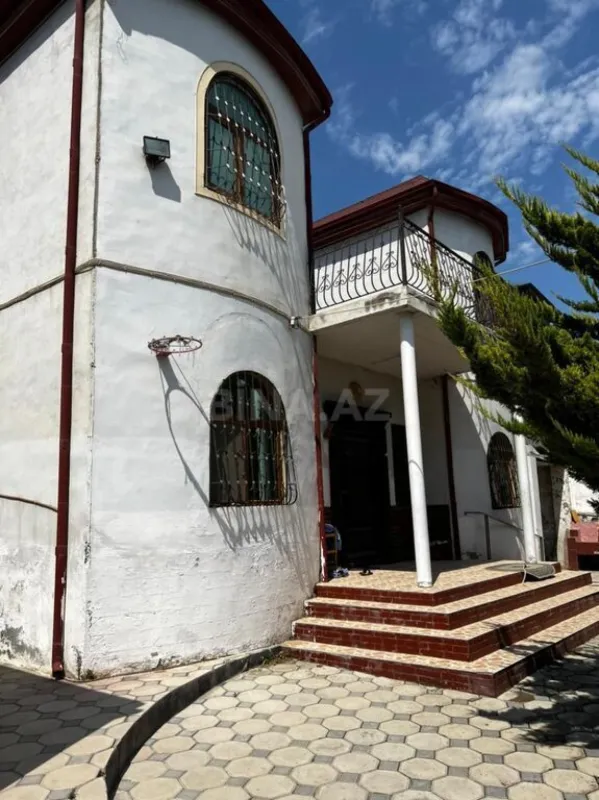 Satılır 6 otaqlı həyət evi 300 m²
