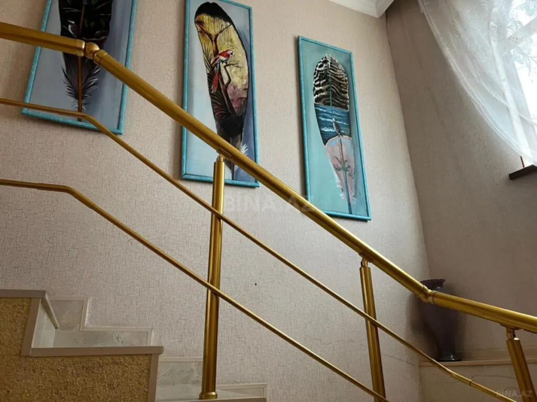 Satılır 6 otaqlı həyət evi 300 m²