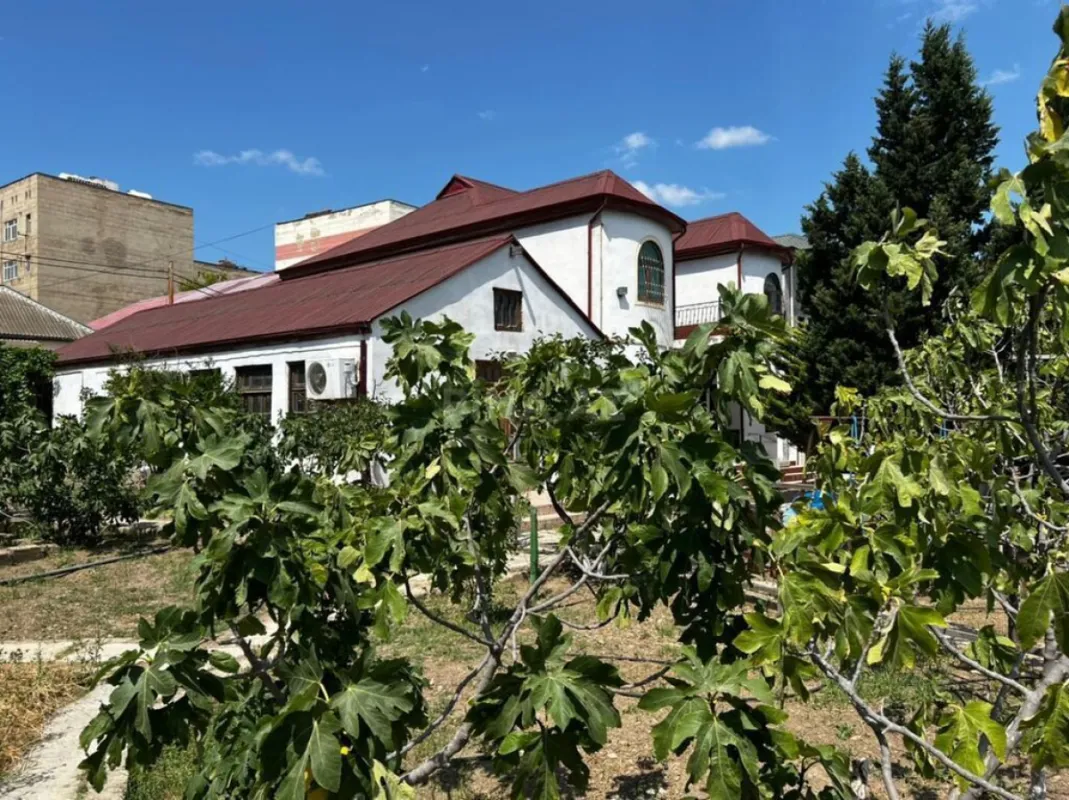 Satılır 6 otaqlı həyət evi 300 m²