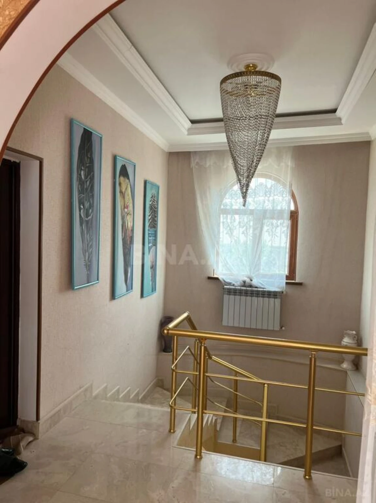 Satılır 6 otaqlı həyət evi 300 m²