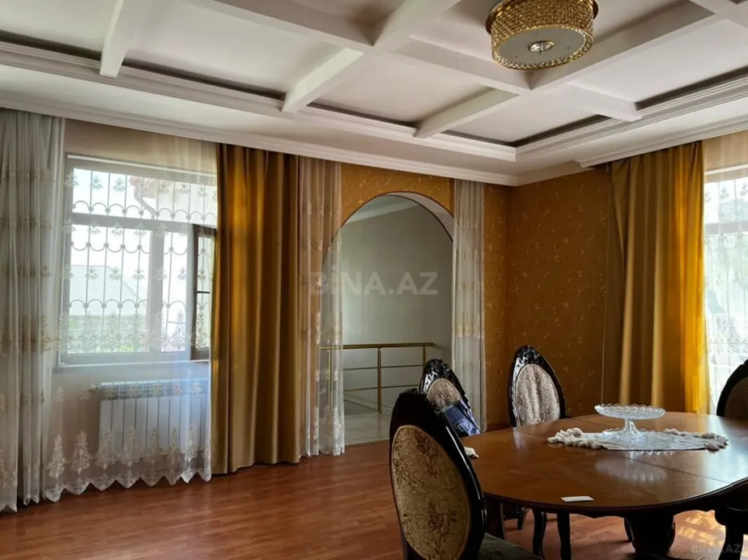 Satılır 6 otaqlı həyət evi 300 m²
