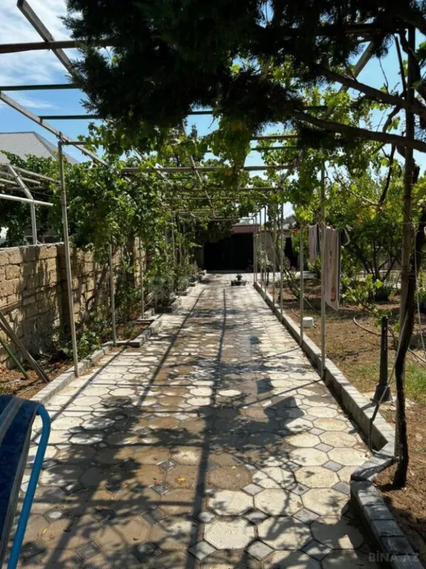 Satılır 6 otaqlı həyət evi 300 m²