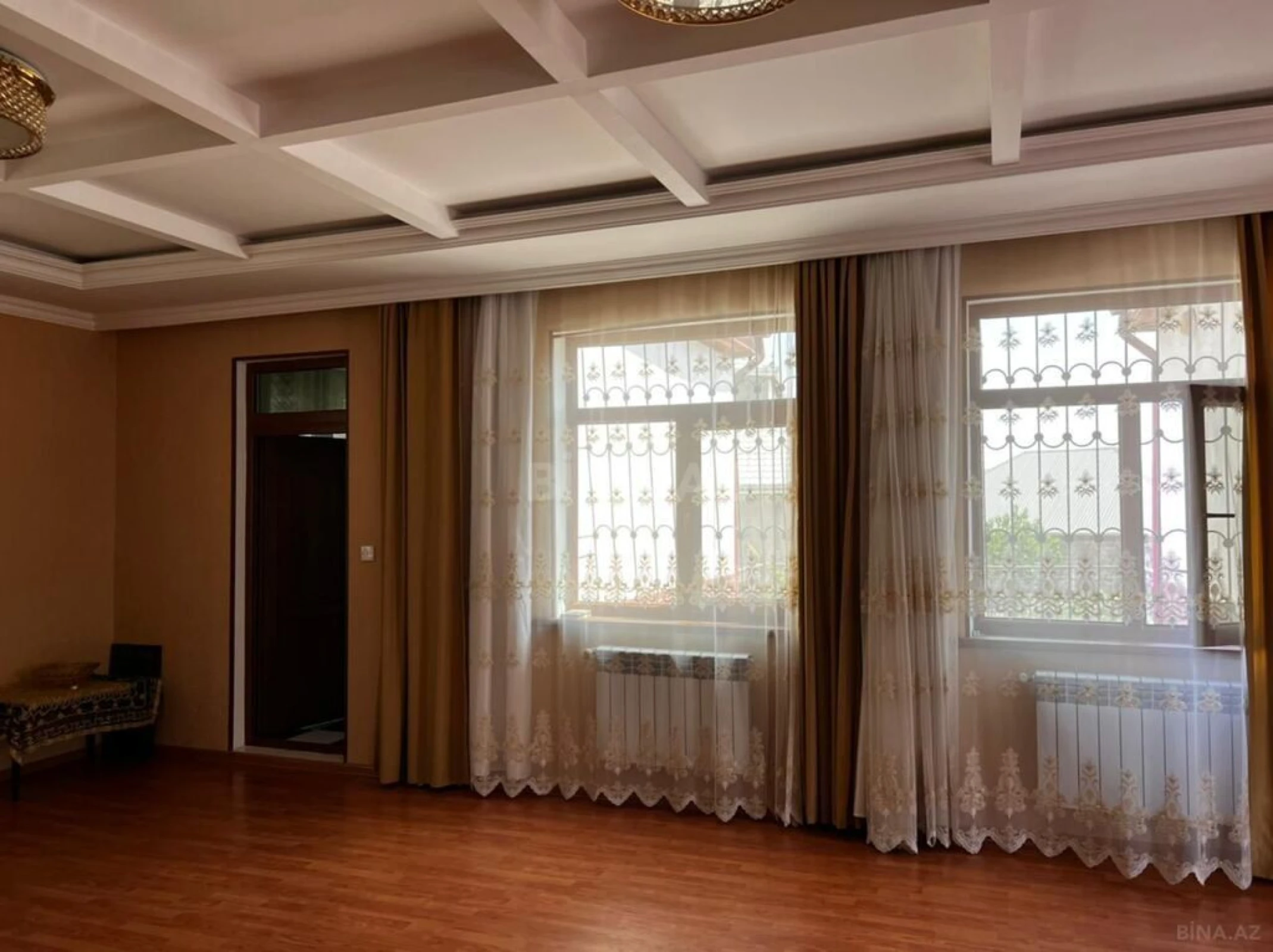 Satılır 6 otaqlı həyət evi 300 m²