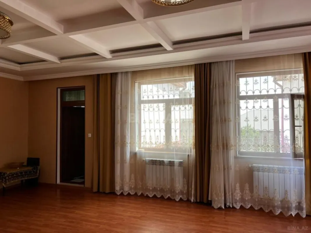 Satılır 6 otaqlı həyət evi 300 m²