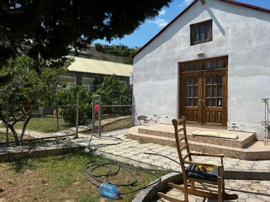 Satılır 6 otaqlı həyət evi 300 m²