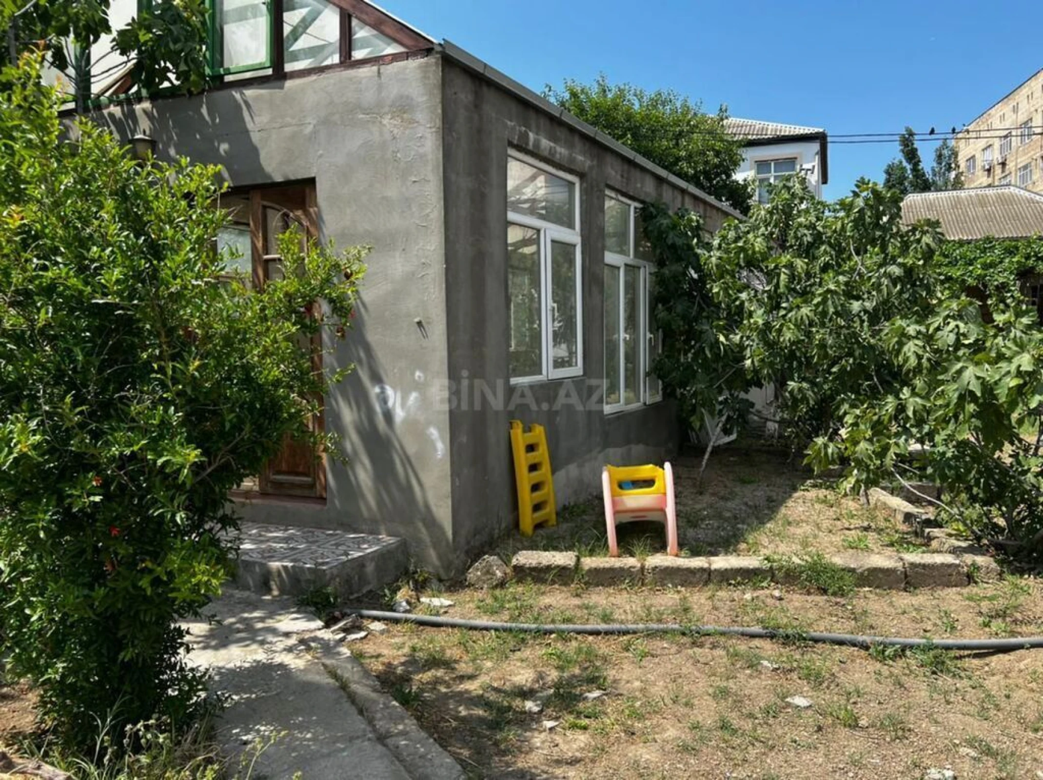 Satılır 6 otaqlı həyət evi 300 m²