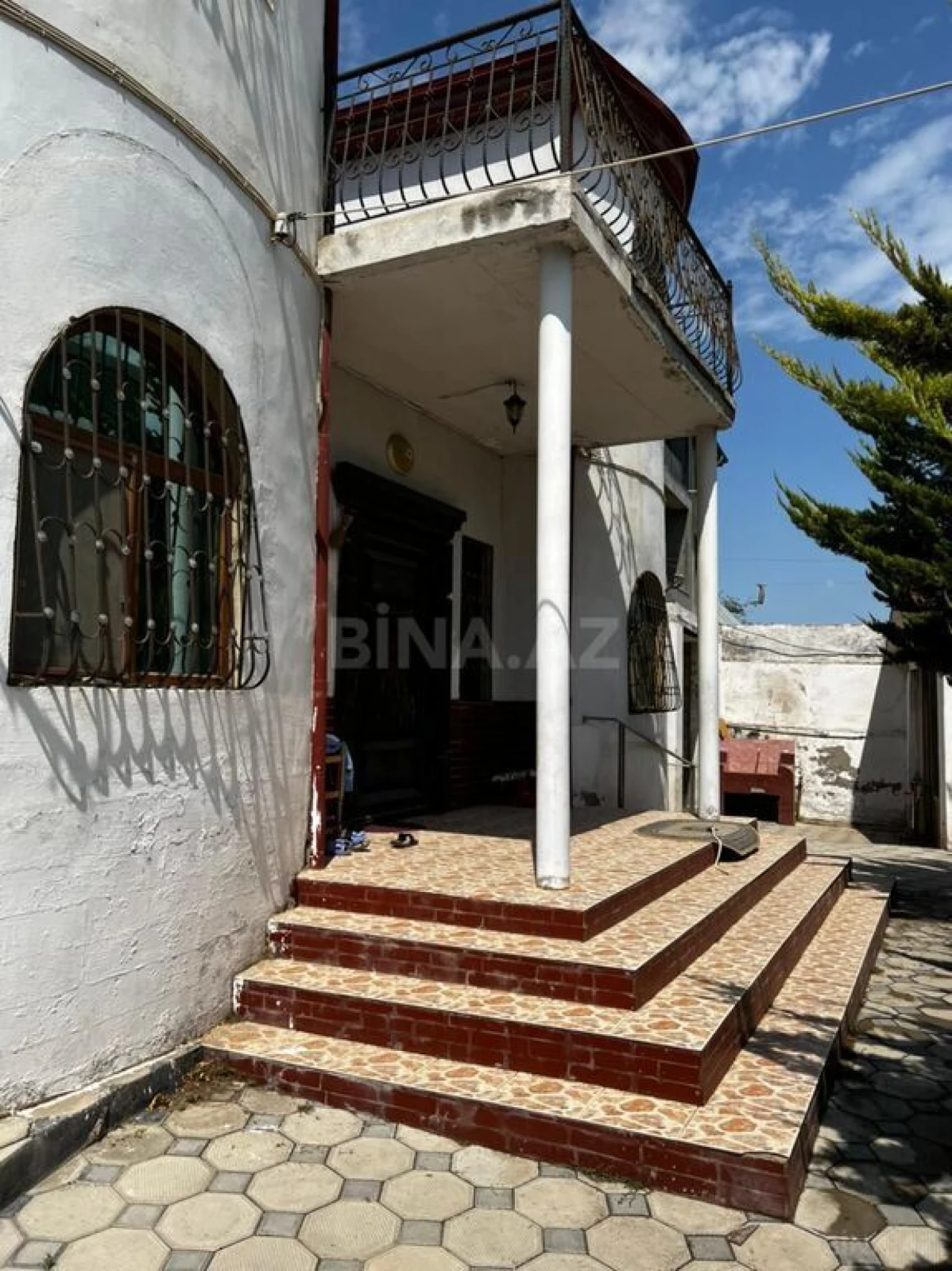 Satılır 6 otaqlı həyət evi 300 m²