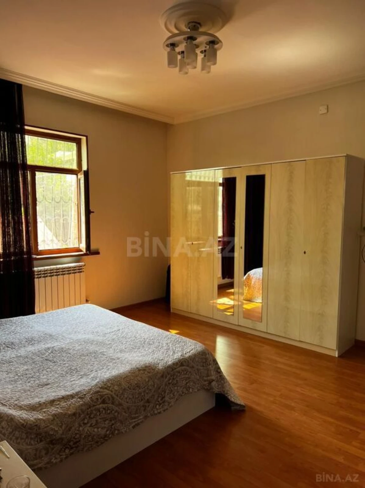 Satılır 6 otaqlı həyət evi 300 m²
