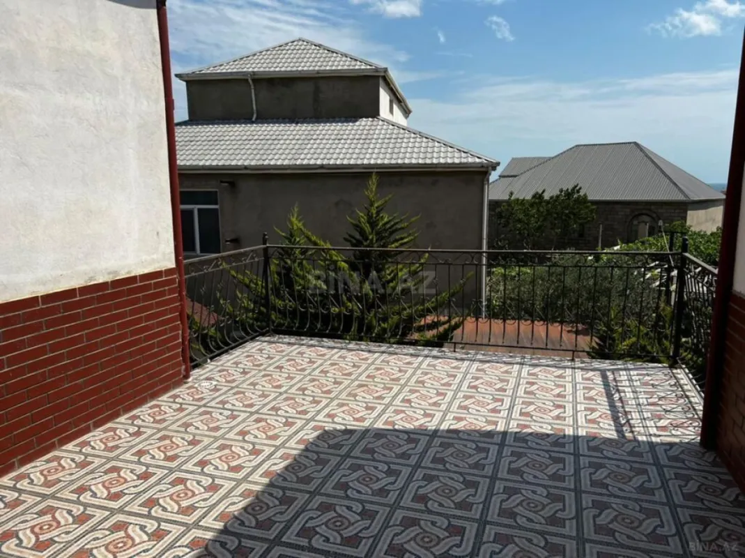 Satılır 6 otaqlı həyət evi 300 m²