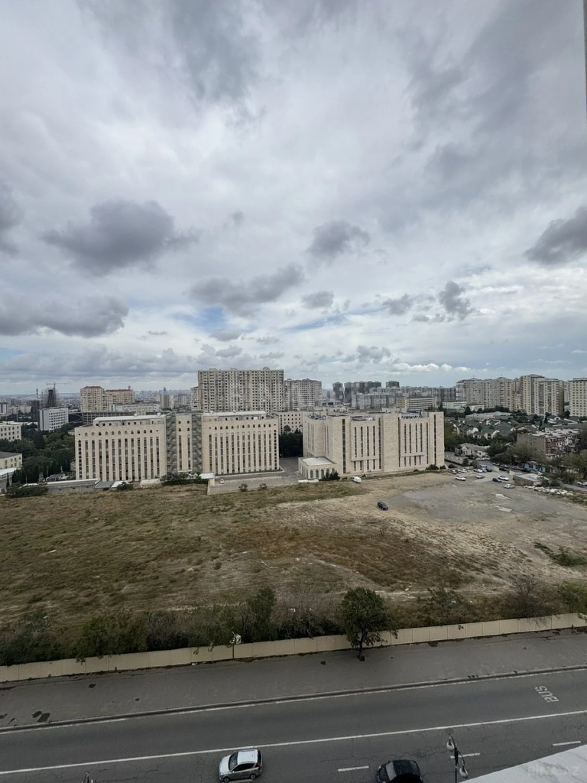 Satılır 3 otaqlı mənzil 143 m²