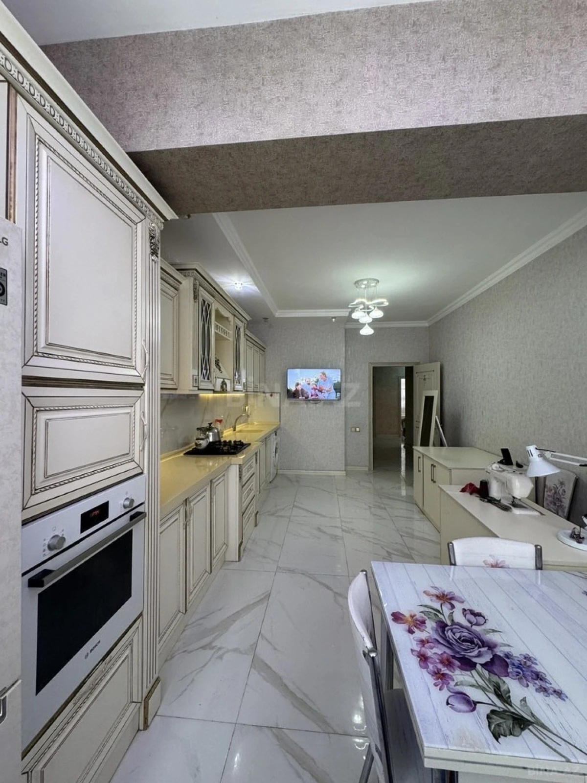 Satılır 3 otaqlı mənzil 143 m²