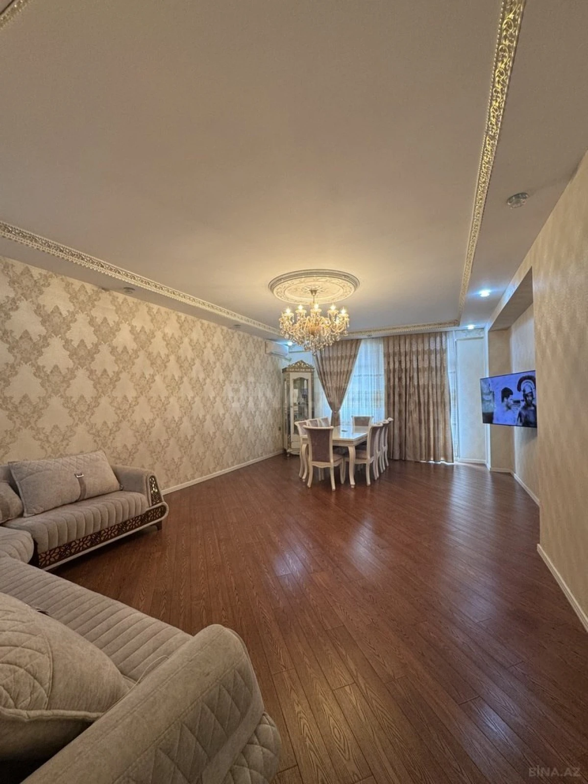 Satılır 3 otaqlı mənzil 143 m²