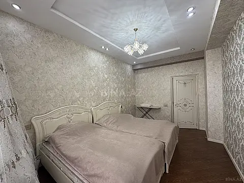 Satılır 3 otaqlı mənzil 143 m²