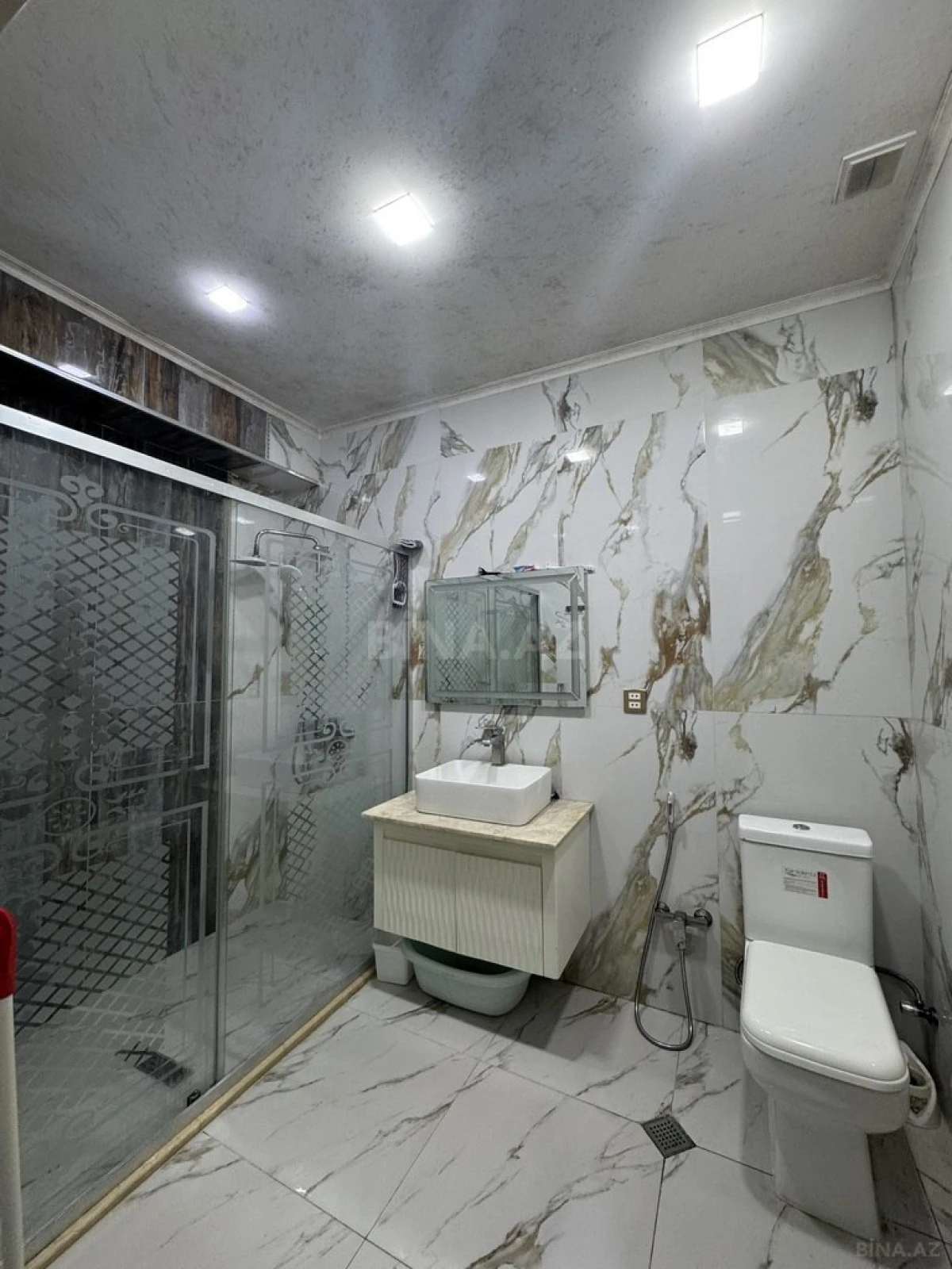 Satılır 3 otaqlı mənzil 143 m²