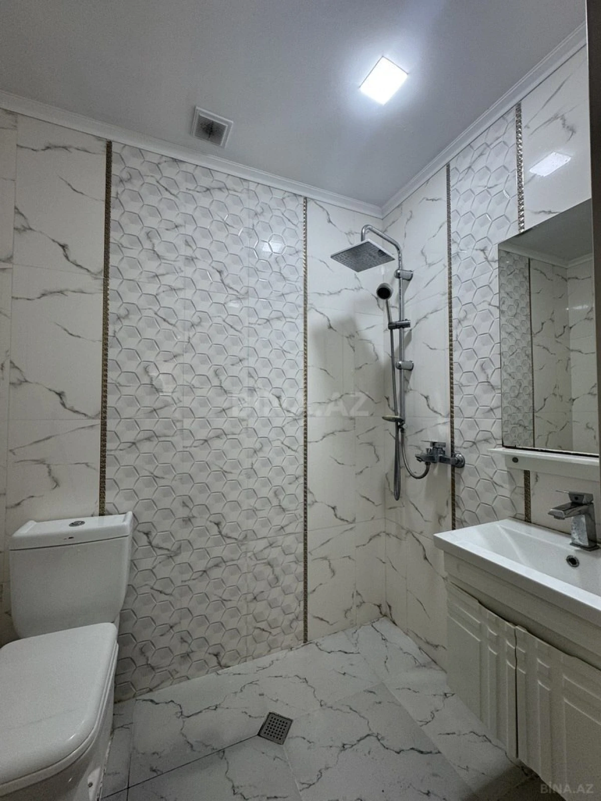 Satılır 3 otaqlı mənzil 143 m²