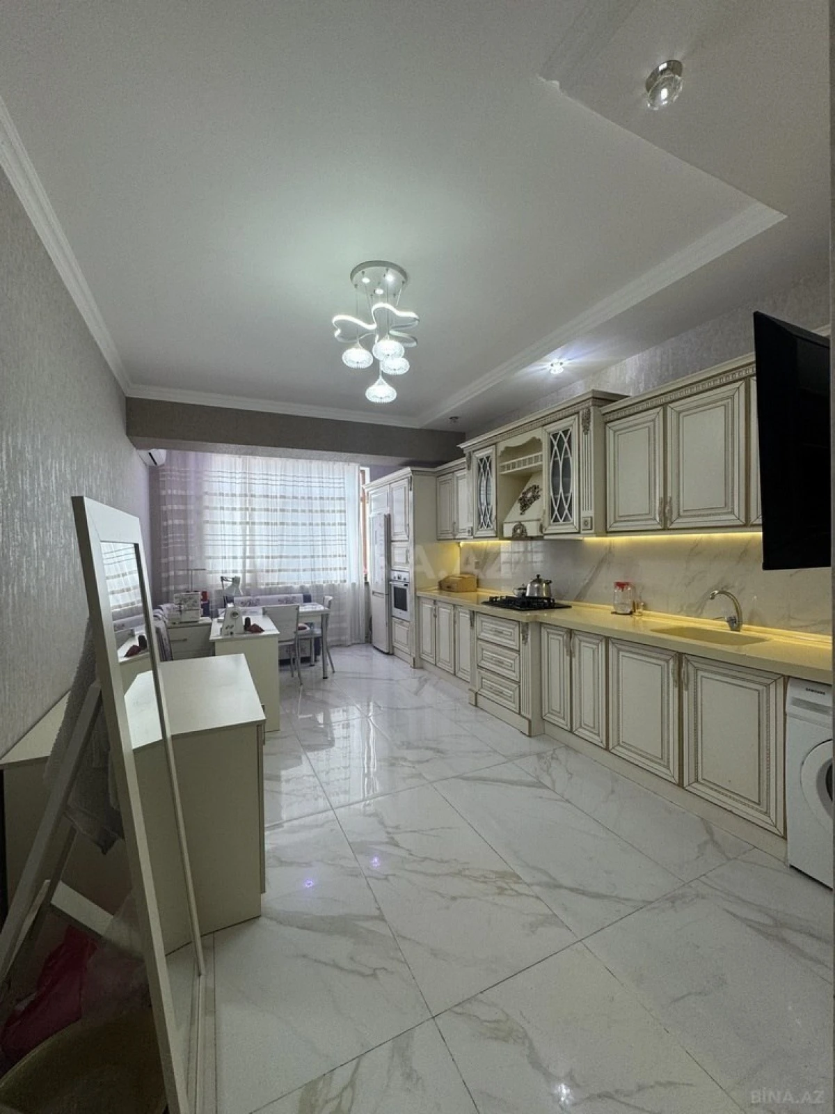 Satılır 3 otaqlı mənzil 143 m²