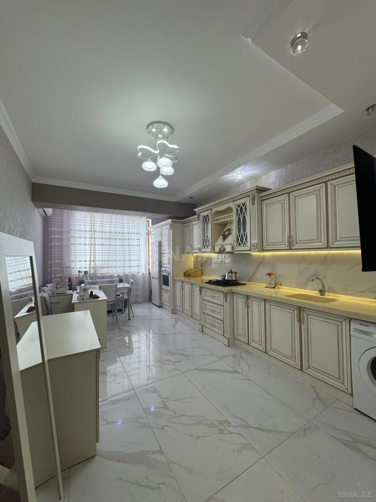 Satılır 3 otaqlı mənzil 143 m²