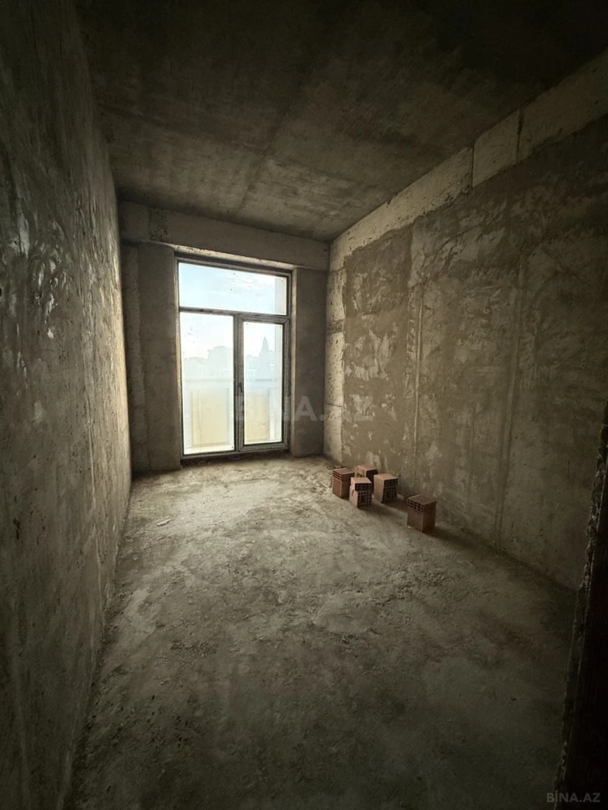 Satılır 4 otaqlı mənzil 150 m²