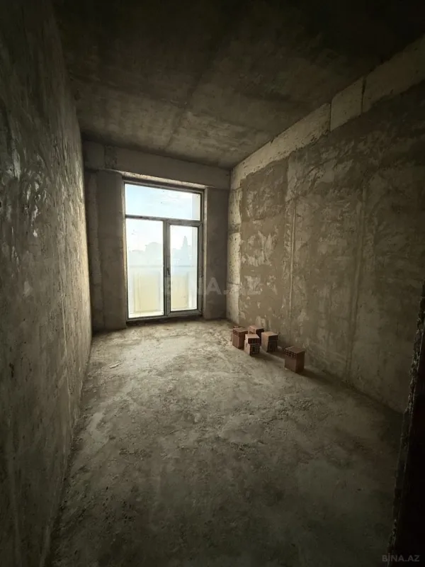 Satılır 4 otaqlı mənzil 150 m²