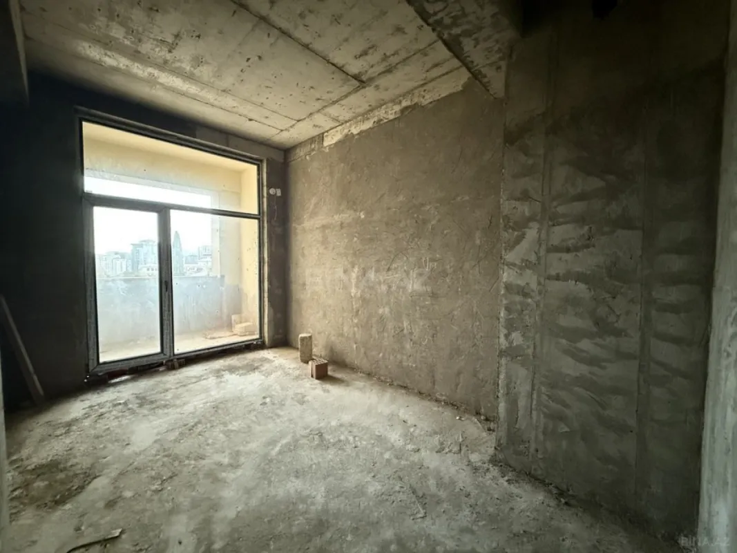 Satılır 4 otaqlı mənzil 150 m²