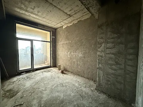 Satılır 4 otaqlı mənzil 150 m²