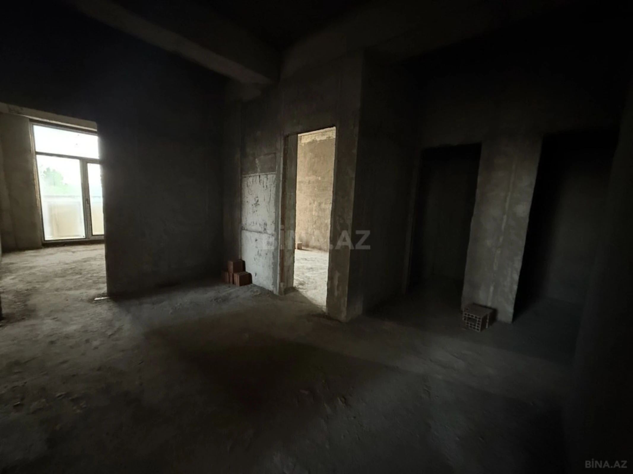 Satılır 4 otaqlı mənzil 150 m²