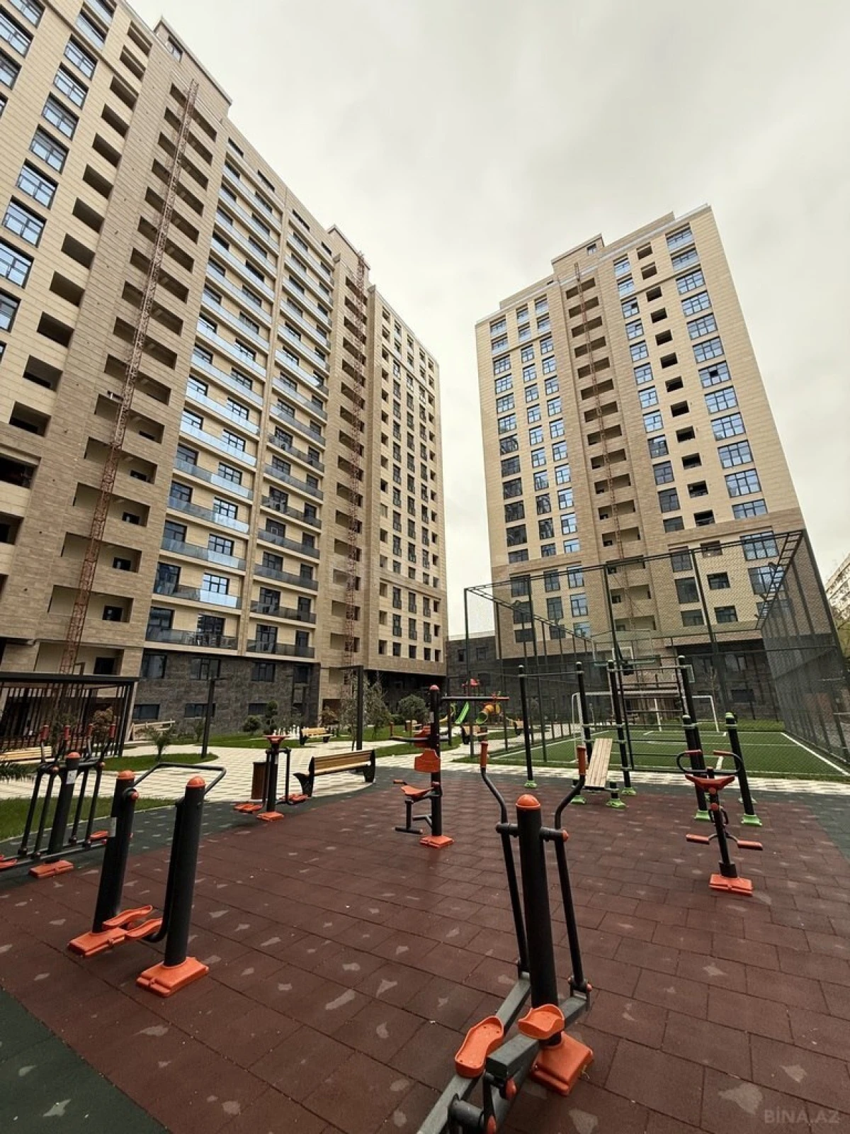 Satılır 4 otaqlı mənzil 150 m²