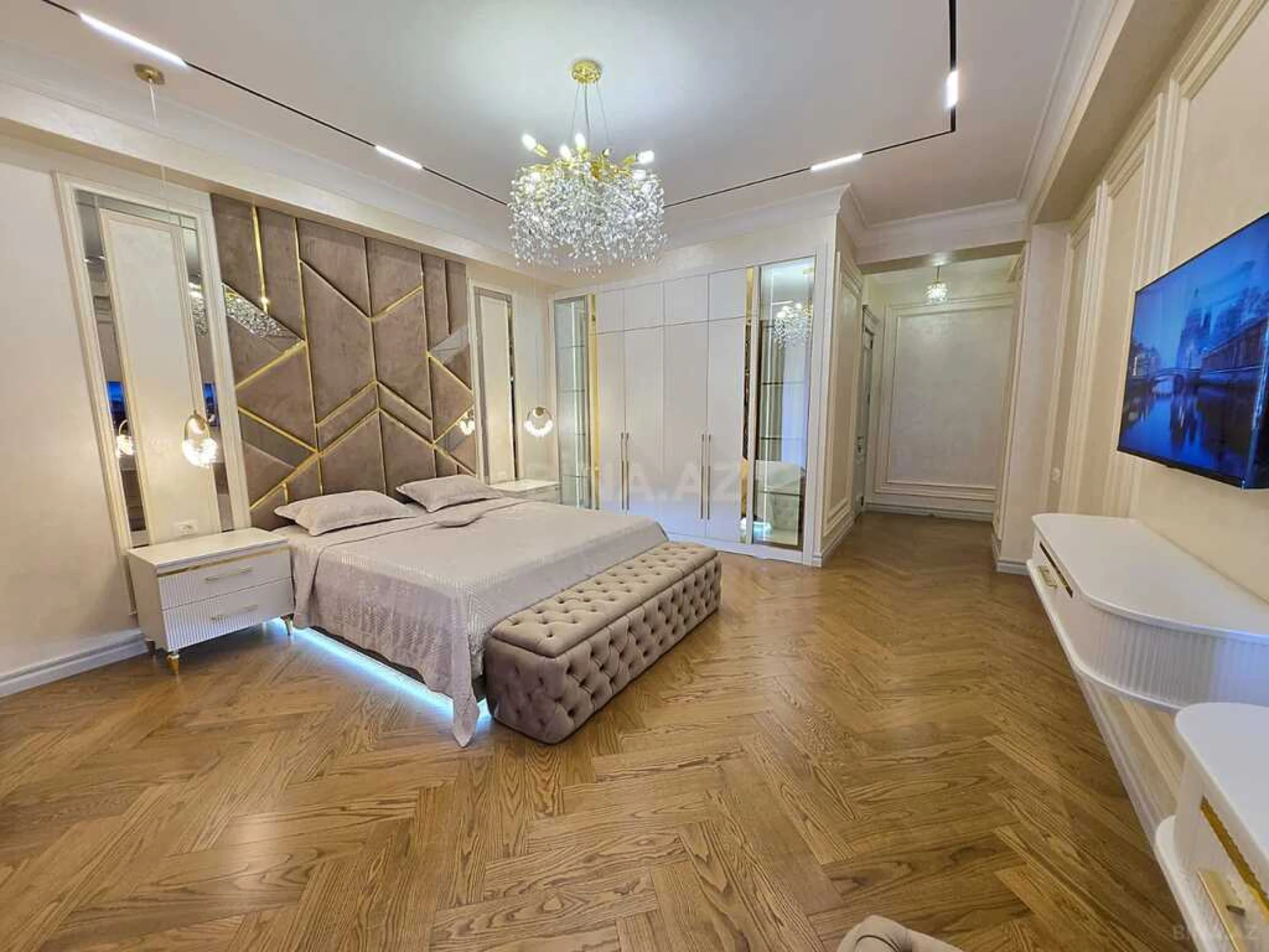 Satılır 4 otaqlı mənzil 177 m²